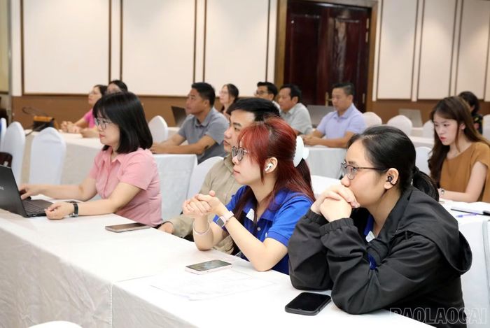 Các đại biểu tham dự hội nghị.