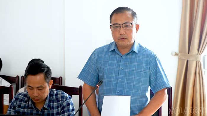 Đảng ủy xã Tà Xi Láng báo cáo tại buổi làm việc.