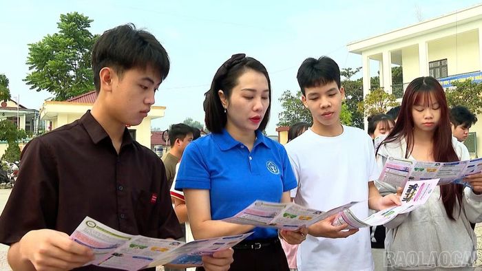 Tuyên truyền chính sách BHYT góp phần nâng cao nhận thức của sinh viên.