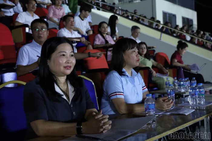 Đồng chí Vũ Thị Hiền Hạnh - Phó Chủ tịch UBND tỉnh, Trưởng Ban Tổ chức Lễ hội Văn hóa, Du lịch Mường Lò năm 2026 tại buổi sơ duyệt.