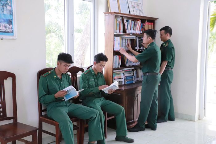 Giáo dục truyền thống giúp cán bộ, chiến sĩ nhận thức sâu sắc hơn về lịch sử, từ đó chắc tay súng để giữ vững biên cương