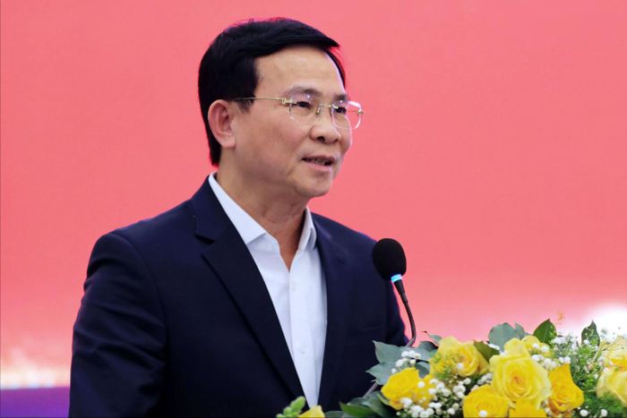 Ủy viên Ban Chấp hành Trung ương Đảng, Phó Bí thư Tỉnh ủy, Chủ tịch UBND tỉnh Hồ Văn Mười
