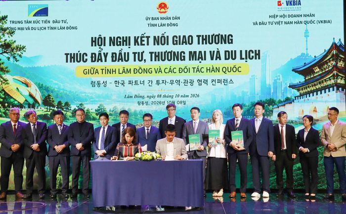 Doanh nghiệp tỉnh Lâm Đồng và doanh nghiệp Hàn Quốc ký kết các bản hợp tác trên nhiều lĩnh vực trong thời gian tới. (Ảnh: Nguyễn Lương)