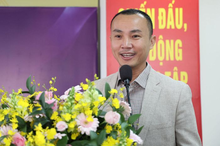 TS. Phan Bảo Giang, Phó Hiệu trưởng UEF chia sẻ thông tin về kiến thức được truyền tải