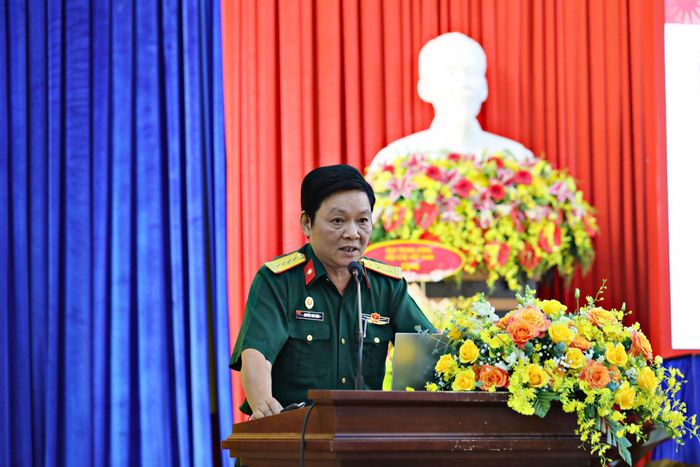 Đại tá Nguyễn Thái Bình, Phó Ban Công tác Trung ương Hội Cựu chiến binh Việt Nam phổ biến các quy định pháp luật về thừa kế tại hội nghị