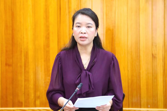 Giám đốc Sở Y tế Lâm Đồng Huỳnh Thị Phương Duyên trao đổi về tiến độ triển khai Chương trình chăm sóc sức khỏe, dân số và phát triển giai đoạn 2026 - 2030