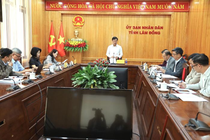 Quang cảnh cuộc họp