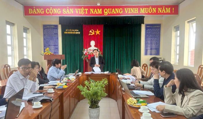 Ông Lê Văn Hồng, Phó Giám đốc Sở Y tế phát biểu tại hội nghị