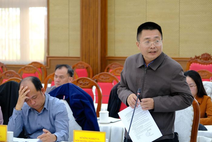 Ông Lê Quang Dần, Phó Giám đốc Sở Nông nghiệp và Môi trường phát biểu tại hội nghị