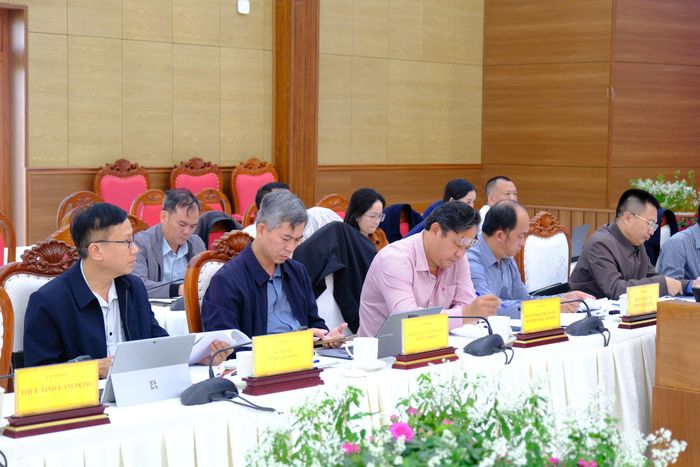 Đại diện lãnh đạo các sở, ngành, đơn vị tham dự hội nghị