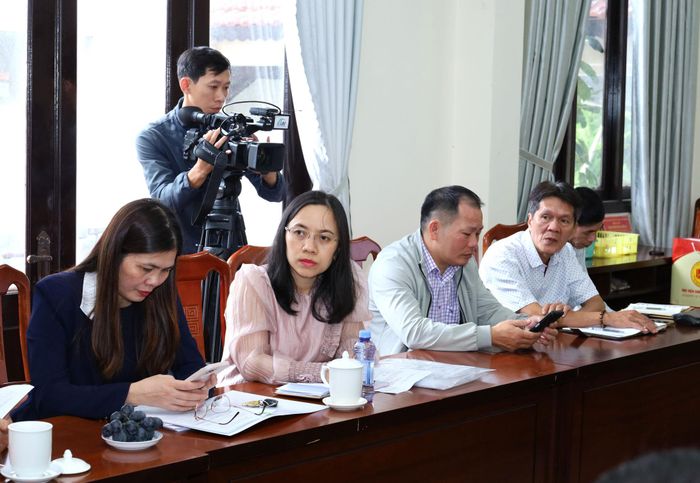 Lãnh đạo các phòng chuyên môn Báo và PTTH Lâm Đồng tham dự buổi làm việc