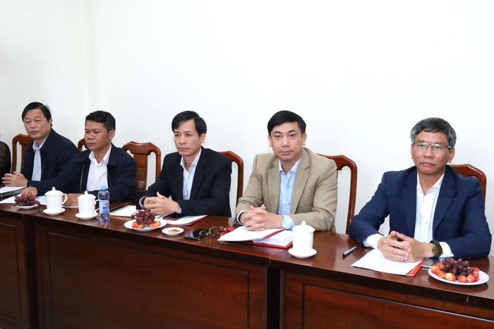 Các đồng chí trong Ban Giám đốc Báo và PTTH Lâm Đồng dự buổi làm việc