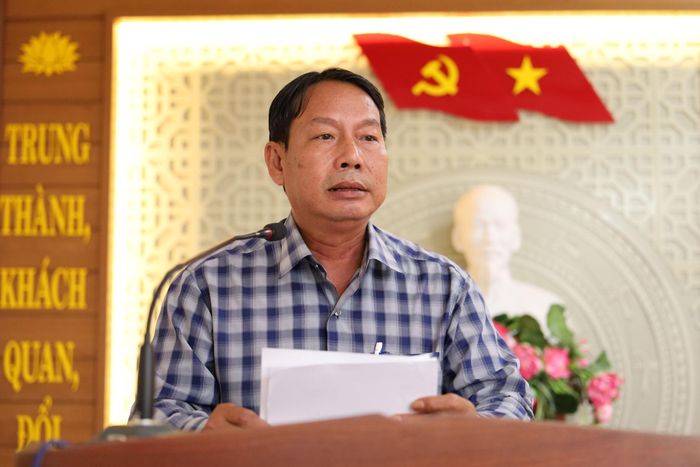 Trưởng Phòng Thư ký Biên tập Báo và PTTH Lâm Đồng Nguyễn Văn Hùng báo cáo kết quả tuyên truyền Nghị quyết 35 của đơn vị tại buổi làm việc