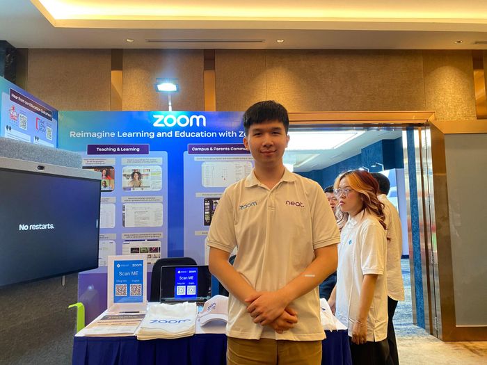 Đức Anh, nhân viên hỗ trợ kĩ thuật tại AVITEC. Ảnh: Triệu Mai