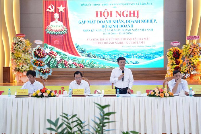 Đồng chí Trương Hoài Minh, Bí thư Đảng ủy, Chủ tịch HĐND xã phát biểu chỉ đạo tại hội nghị