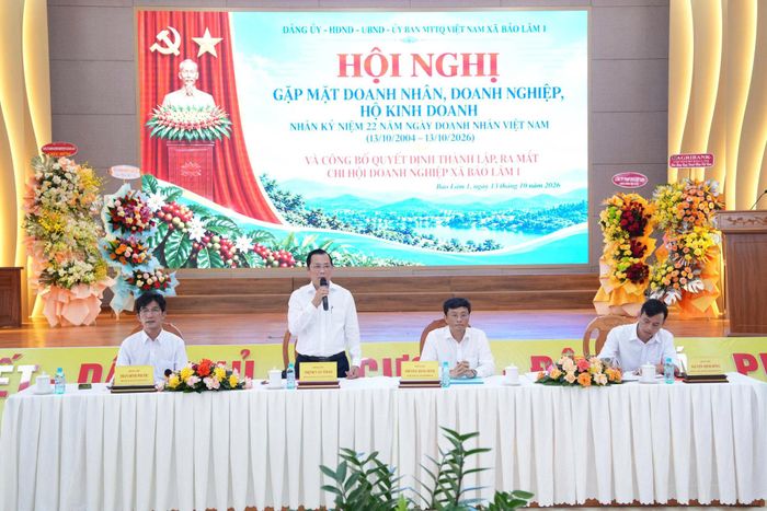 Chủ tịch UBND xã Bảo Lâm 1 Trịnh Văn Thảo khái quát về kết quả phát triển kinh tế - xã hội 9 tháng đầu năm 2026 của xã Bảo Lâm 1