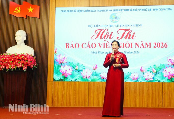 Thí sinh Nguyễn Thị Thu Hằng, Chủ tịch Hội LHPN phường Châu Sơn tham gia phần thi.