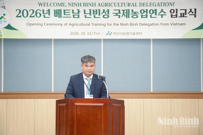 Đồng chí lãnh đạo Văn phòng UBND tỉnh Ninh Bình phát biểu tại buổi lễ.