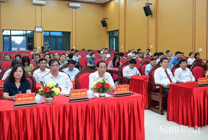 Các đại biểu dự buổi gặp mặt.