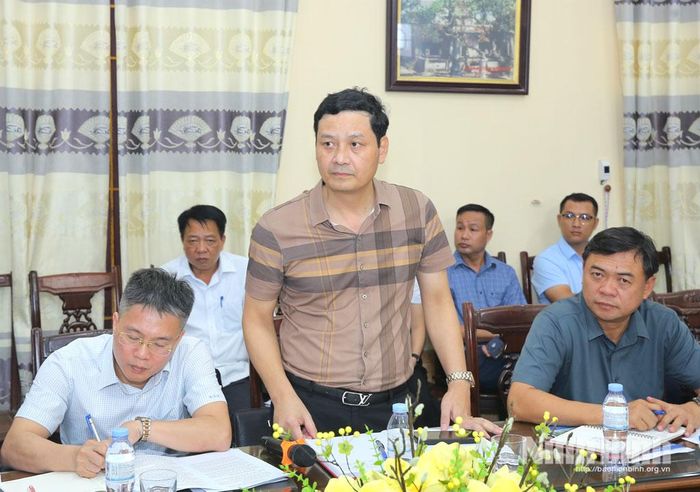 Lãnh đạo xã Nghĩa Hưng phát biểu tại hội nghị.