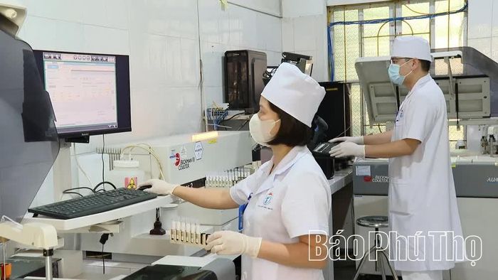 Kết quả xét nghiệm tại Trung tâm Y tế khu vực Tam Dương được trả tự động về các khoa, phòng.