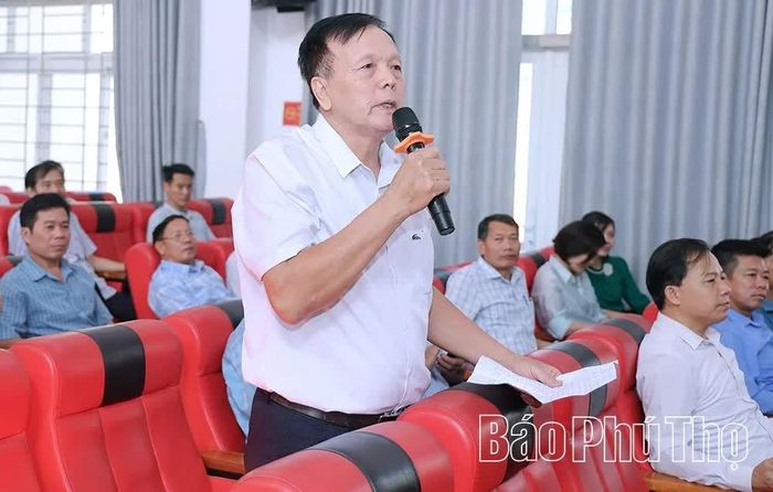 Cử tri bày tỏ nhiều nguyện vọng tại buổi tiếp xúc.