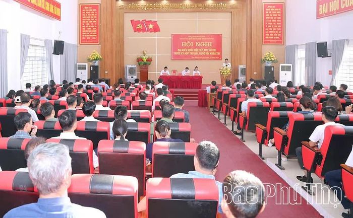 Toàn cảnh buổi tiếp xúc cử tri tại xã Sơn Đông.