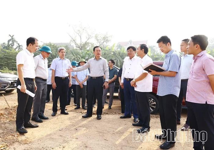 Phó Chủ tịch UBND tỉnh Quách Tất Liêm kiểm tra tiến độ Dự án đường Thổ Tang - Vĩnh Sơn - Thượng Trưng.