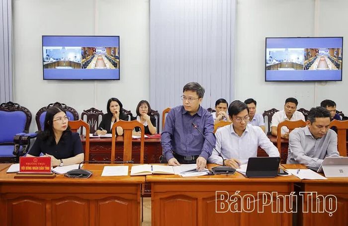 Lãnh đạo các sở, ngành và thành viên Hội đồng tư vấn tiếp công dân tỉnh báo cáo, tham mưu hướng giải quyết vụ việc của công dân.