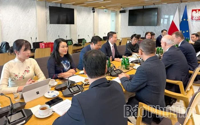 Quang cảnh buổi làm việc.