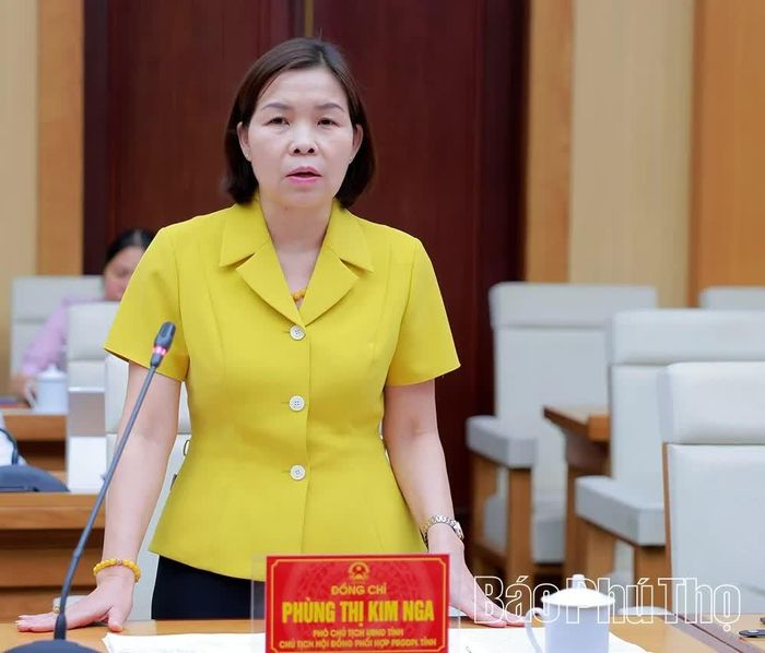 Đồng chí Phó Chủ tịch UBND tỉnh Phùng Thị Kim Nga phát biểu tại buổi làm việc.