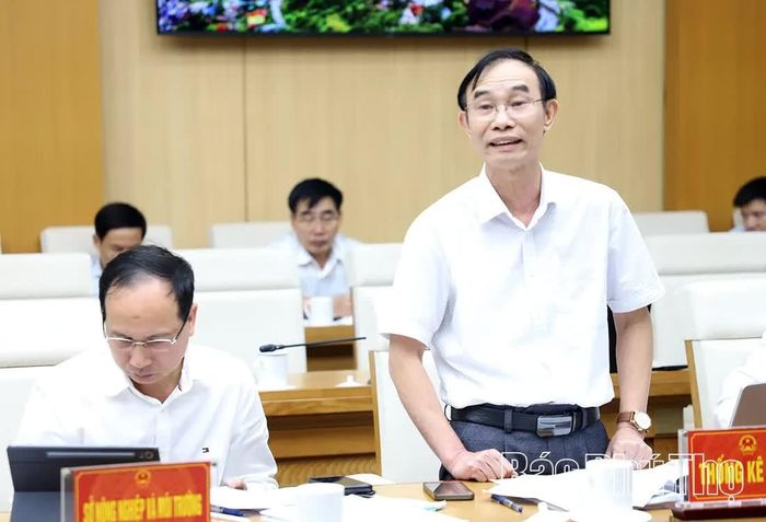 Lãnh đạo các sở, ngành phát biểu thảo luận.
