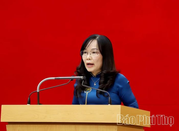 Đồng chí Nguyễn Thị Thanh Huyền - Phó Bí thư Thường trực chuyên trách Đảng ủy Các cơ quan Đảng tỉnh phát biểu cảm ơn sự quan tâm của lãnh đạo tỉnh dành cho đội ngũ cán bộ nữ.