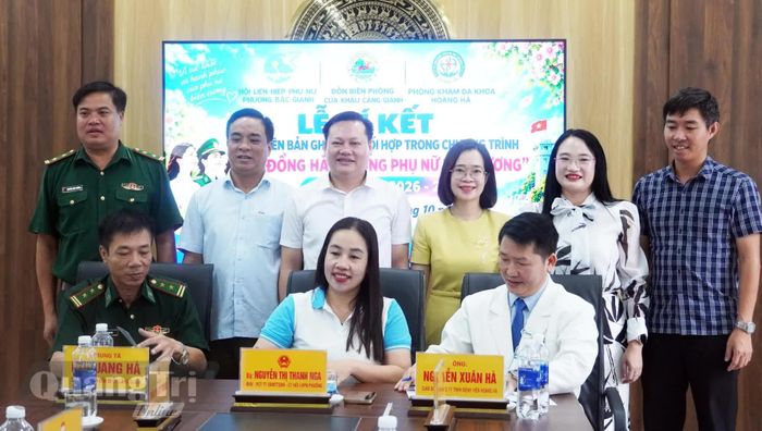Hội LHPN phường Bắc Gianh, Đồn Biên phòng cửa khẩu cảng Gianh và Phòng khám đa khoa Hoàng Hà ký kết trao tặng gói khám miễn phí năm 2026 - Ảnh: N.M