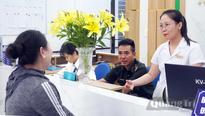 Hội viên phụ nữ được tư vấn sức khỏe tại chương trình - Ảnh: N.M