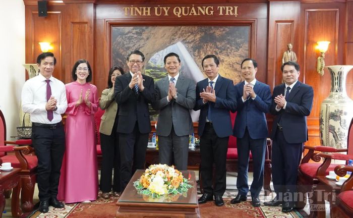 Đại biểu chụp ảnh lưu niệm - Ảnh: Q.V