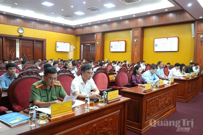Các đại biểu tham dự phiên họp - Ảnh: T.Đ
