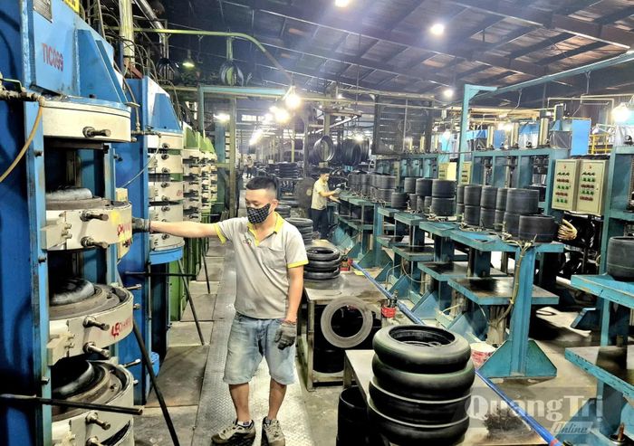 Thu nhập ổn định cùng sự chăm lo toàn diện giúp người lao động yên tâm gắn bó với doanh nghiệp - Ảnh: K.S