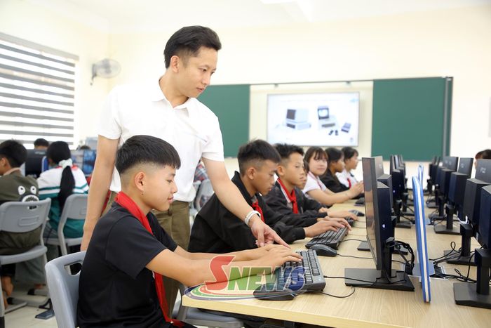 Phòng học máy tính tại Trường Phổ thông nội trú Tiểu học và THCS Chiềng Sơn.