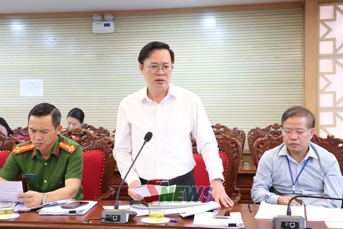 Lãnh đạo Sở Tài chính phát biểu ý kiến.