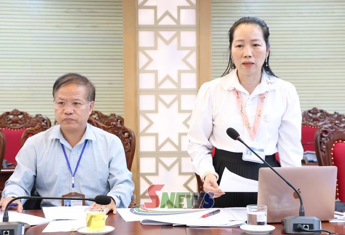 Lãnh đạo Sở Nội vụ phát biểu ý kiến.