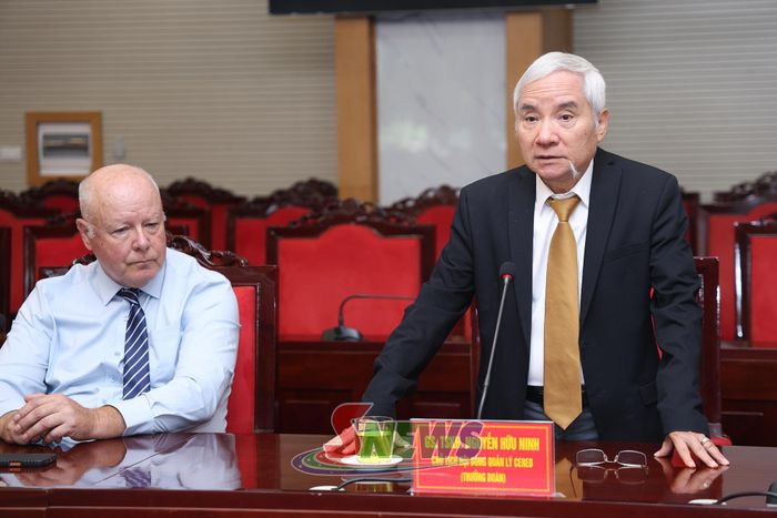 Giáo sư, Tiến sĩ khoa học, Nguyễn Hữu Ninh, Chủ tịch Hội đồng quản lý CERED, phát biểu tại chương trình làm việc.