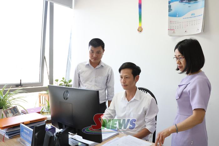 Cán bộ phòng Quản lý công nghiệp Sở Công thương trao đổi nghiệp vụ.