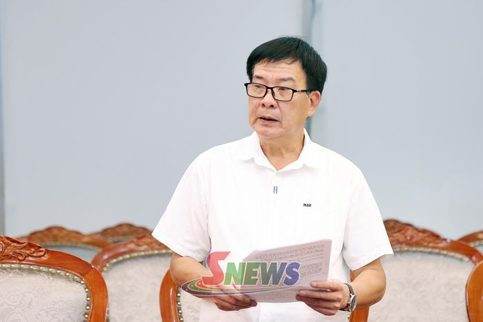 Lãnh đạo Sở Văn hóa, Thể thao và Du lịch phát biểu tại cuộc họp.