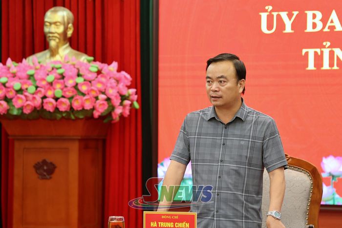 Đồng chí Hà Trung Chiến phát biểu kết luận tại cuộc họp.