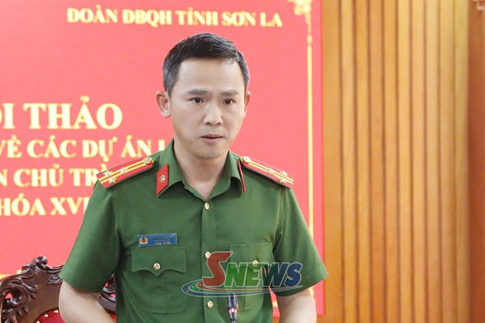 Thượng tá Nguyễn Quốc Việt - Ủy viên Ban Thường vụ Đảng ủy, Phó Giám đốc Công an tỉnh phát biểu tại Hội thảo