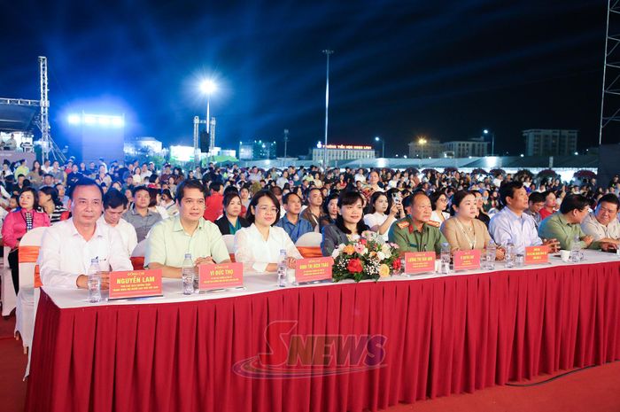 Các đại biểu dự bế mạc.