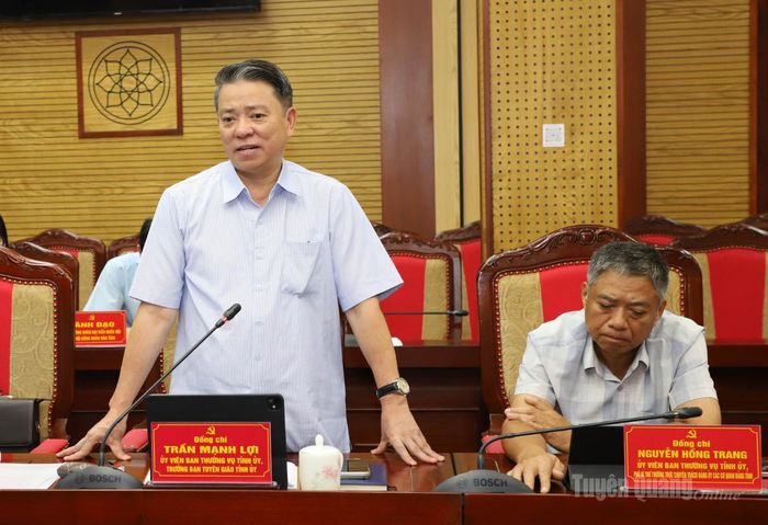 Trưởng Ban Tuyên giáo Tỉnh ủy Trần Mạnh Lợi thảo luận tại hội nghị.