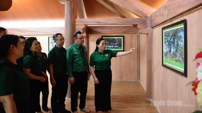 Hội Nông dân tỉnh tham quan khu Di tích trụ sở Ban Nông vận Trung ương.