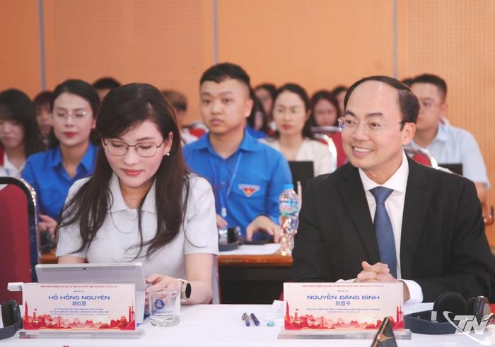 Đồng chí Nguyễn Đăng Bình và các đại biểu dự Hội nghị.